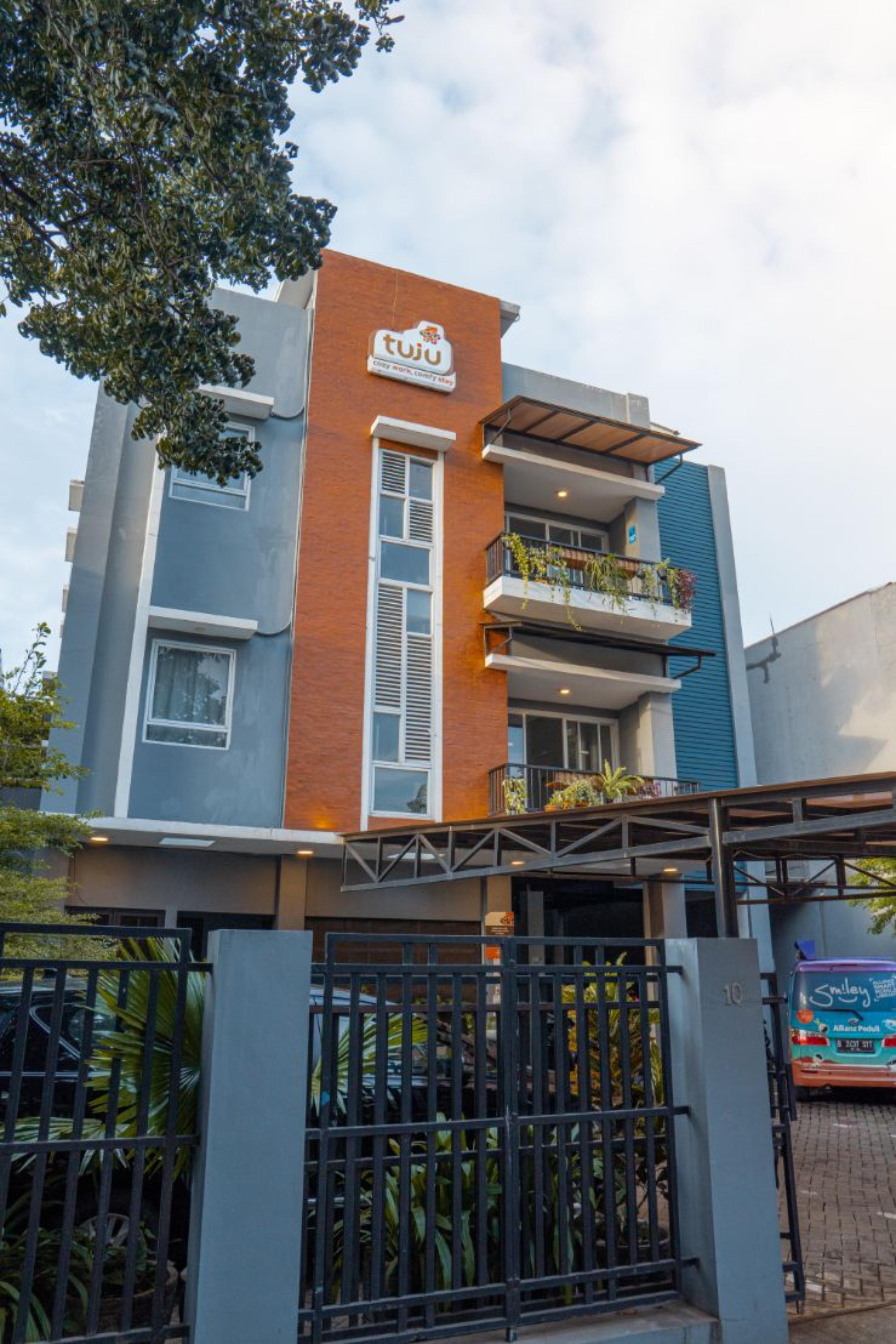 Tuju Wk Homes Syariah Hotel Jakarta